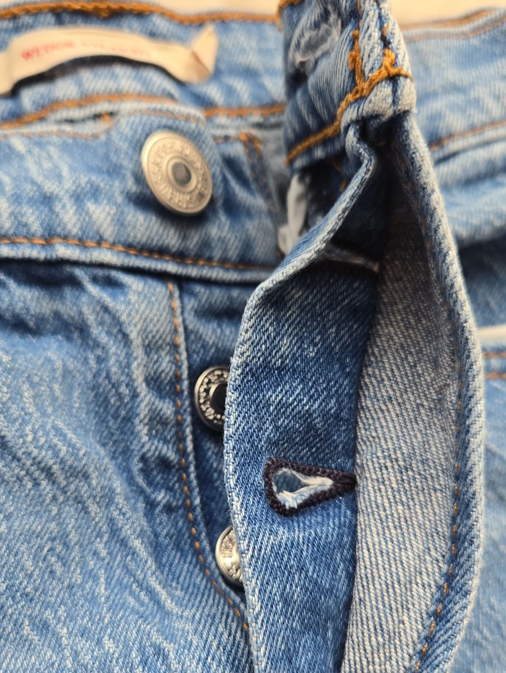 Levi's Premium Wedgie Straight Jeans Size 27 W27 L28 Medium Wash High Rise
